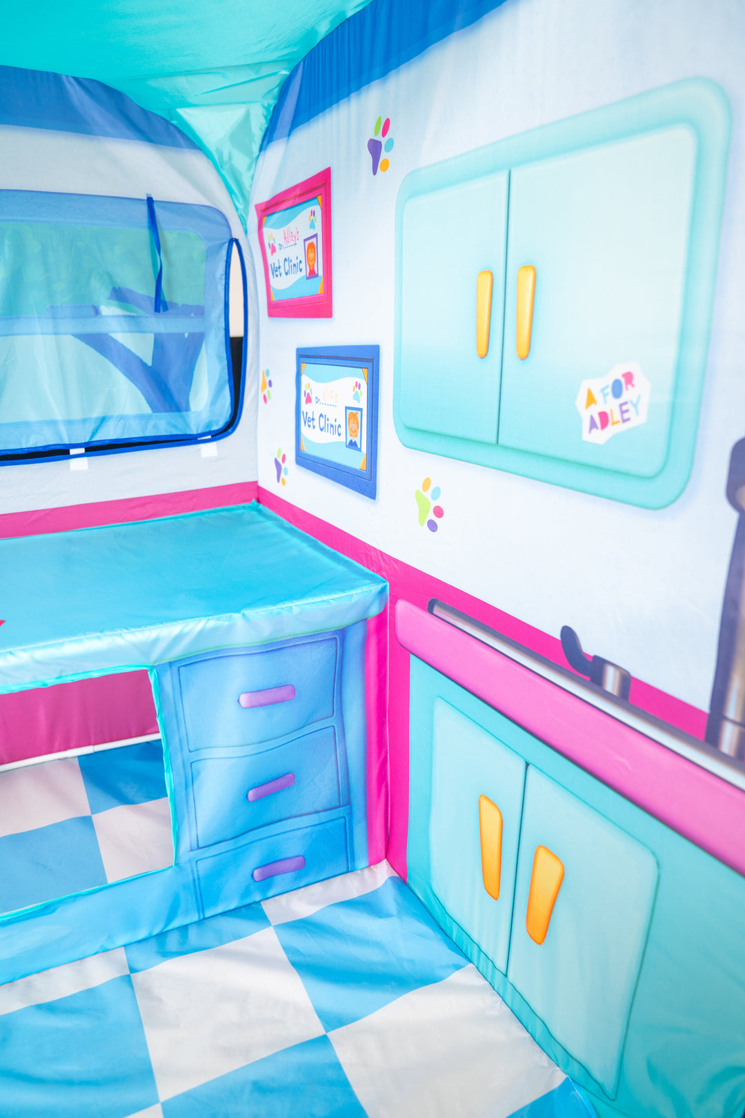 Adley & Niko's Vet Clinic Pop Up Shopadley